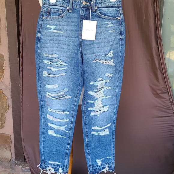 Kancan Rainbow Stitch Destructed Crops - Picture 2 of 10